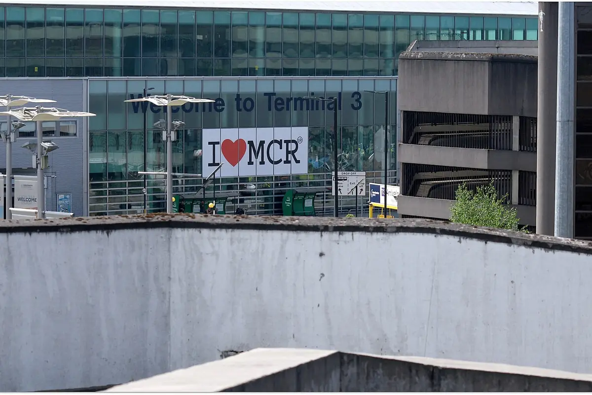 Dewsbury to Manchester Airport: taxi, train or drive?