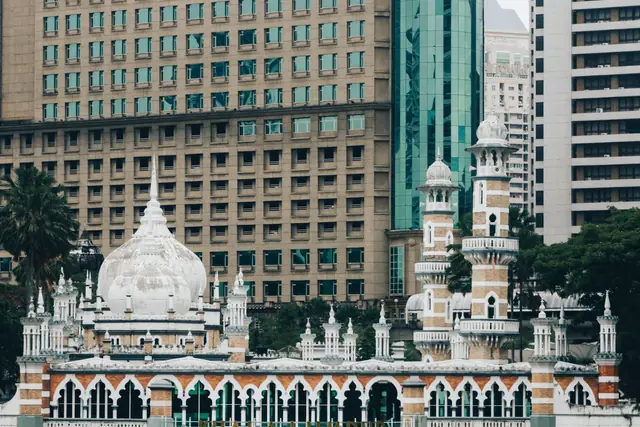 Mosques to visit in Kuala Lumpur and Putrajaya: visitor etiquette for UK travellers